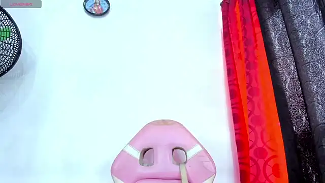 Snapshot of briitany_hot chatting on September 20, 7:37 pm briitany hot online show from September 20, 7:37 pm