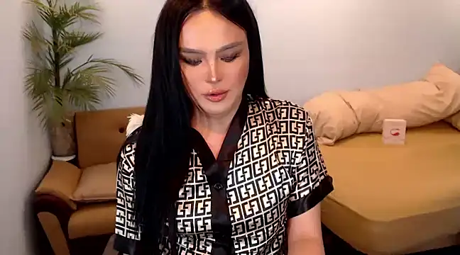 Snapshot of PrettyWomanxxx chatting on December 3, 12:35 am PrettyWomanxxx online show from December 3, 12:35 am