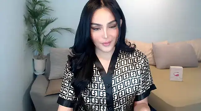 Snapshot of PrettyWomanxxx chatting on February 21, 7:43 pm PrettyWomanxxx online show from February 21, 7:43 pm