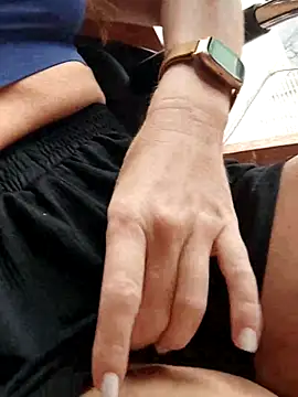 Snapshot of LilliThelo chatting on February 22, 11:02 am LilliThelo online show from February 22, 11:02 am