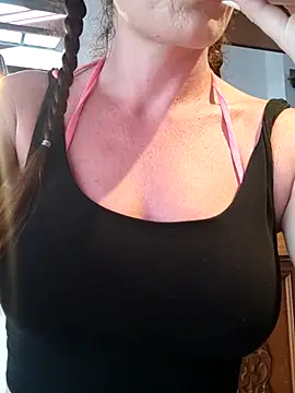 Snapshot of LilliThelo chatting on February 25, 9:24 pm LilliThelo online show from February 25, 9:24 pm