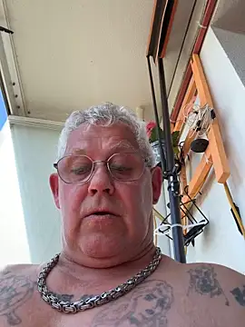 Snapshot of smaili1513 chatting on May 25, 12:55 pm smaili1513 online show from May 25, 12:55 pm