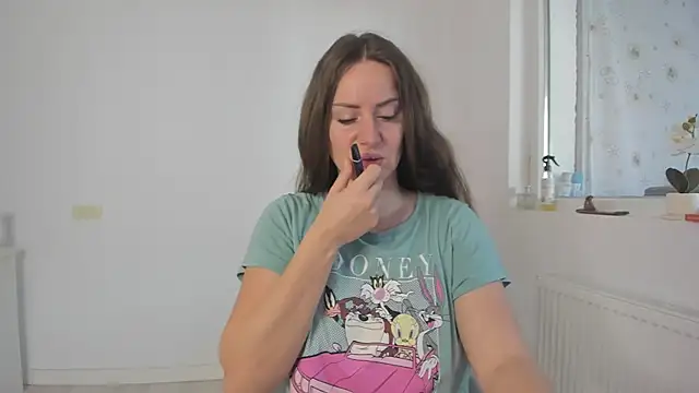 DiamondKay online show from February 12, 8:20 am