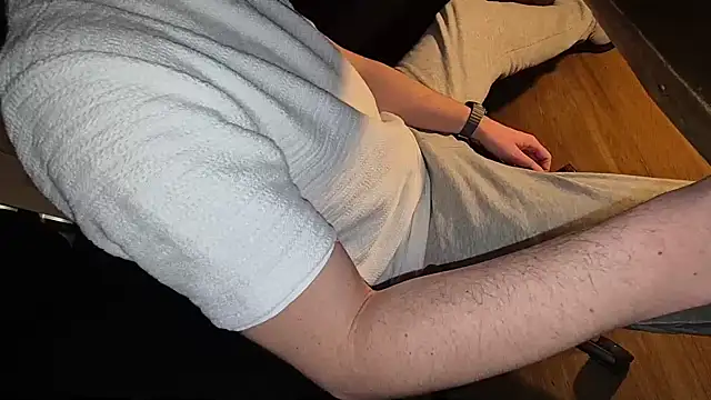 Snapshot of -luckybong- chatting on March 4, 9:54 pm -luckybong- online show from March 4, 9:54 pm