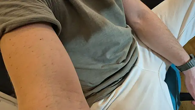 -luckybong- online show from March 27, 11:15 pm