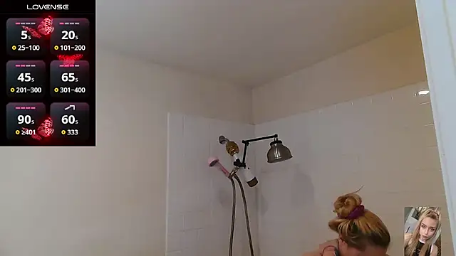 Blondiewithanass online show from July 23, 7:12 pm