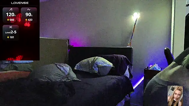Blondiewithanass online show from July 27, 4:19 am