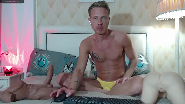 Snapshot of JessicaSteve chatting on November 9, 6:39 pm JessicaSteve online show from November 9, 6:39 pm