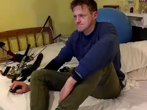 Snapshot of londonfuckwhore chatting on December 23, 2:24 am londonfuckwhore online show from December 23, 2:24 am