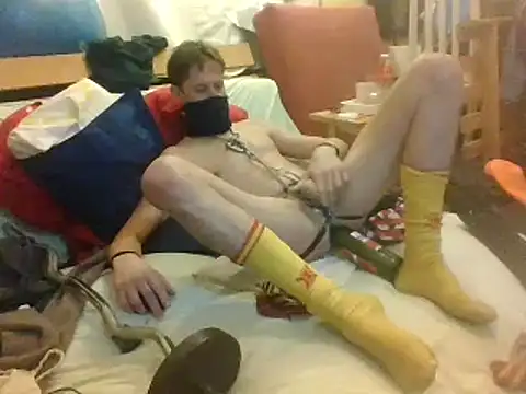 Snapshot of londonfuckwhore chatting on January 10, 6:49 pm londonfuckwhore online show from January 10, 6:49 pm