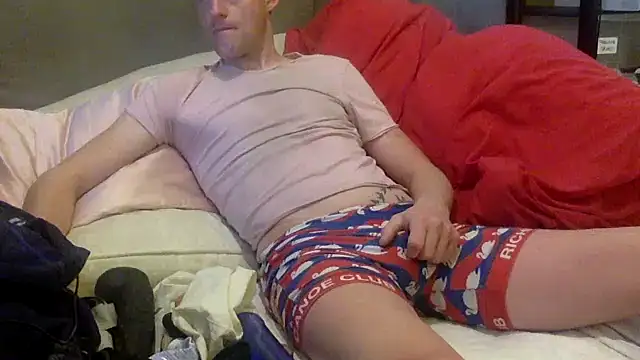 Snapshot of londonfuckwhore chatting on October 14, 3:18 am londonfuckwhore online show from October 14, 3:18 am