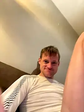 Snapshot of londonfuckwhore chatting on October 27, 4:05 am londonfuckwhore online show from October 27, 4:05 am