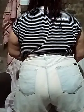 Snapshot of artemisabbw chatting on March 28, 3:50 am artemisabbw online show from March 28, 3:50 am