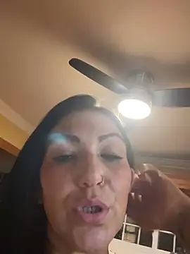Snapshot of LittleMissEeve chatting on June 3, 3:53 am LittleMissEeve online show from June 3, 3:53 am