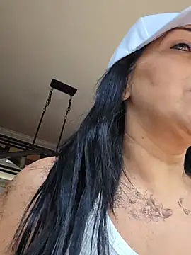 Snapshot of LittleMissEeve chatting on June 7, 4:33 pm LittleMissEeve online show from June 7, 4:33 pm