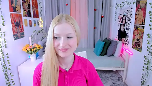 Snapshot of Laly_Peach chatting on December 13, 2:27 pm Laly Peach online show from December 13, 2:27 pm