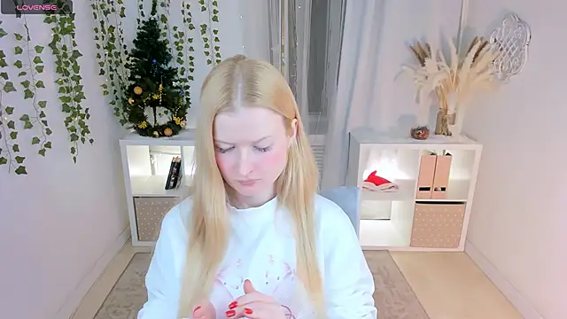 Snapshot of Laly_Peach chatting on January 9, 4:39 pm Laly Peach online show from January 9, 4:39 pm