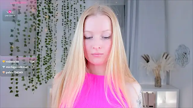 Snapshot of Laly_Peach chatting on January 13, 7:31 pm Laly Peach online show from January 13, 7:31 pm