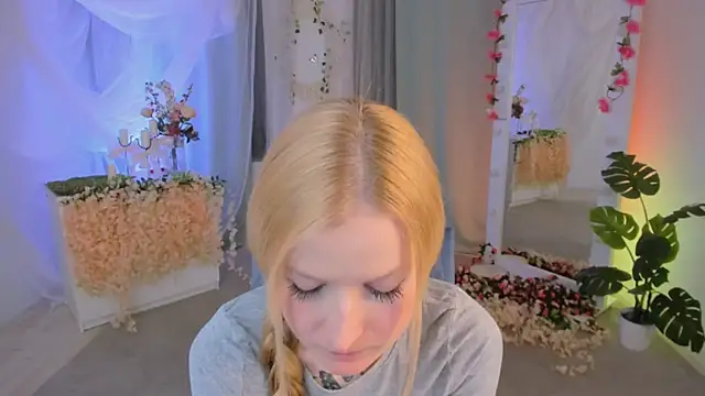 Snapshot of Laly_Peach chatting on February 10, 5:30 pm Laly Peach online show from February 10, 5:30 pm