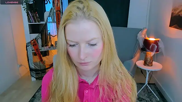 Snapshot of Laly_Peach chatting on October 25, 12:34 pm Laly Peach online show from October 25, 12:34 pm