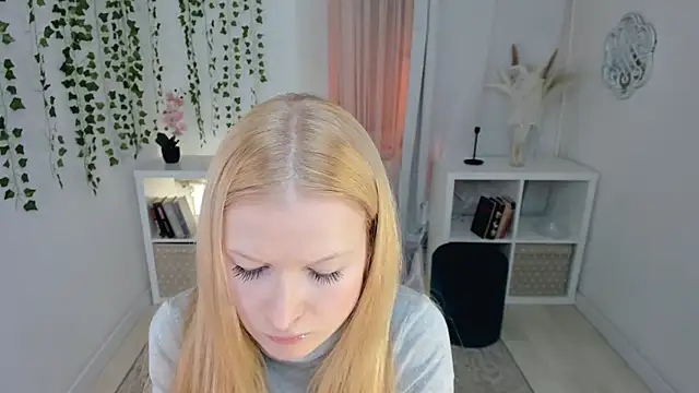 Snapshot of Laly_Peach chatting on December 4, 4:38 pm Laly Peach online show from December 4, 4:38 pm