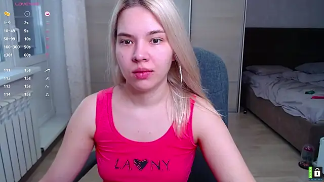 Snapshot of Lana__Nova chatting on September 13, 5:18 am Lana Nova online show from September 13, 5:18 am