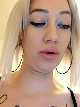 Snapshot of Fuck-Gina chatting on December 30, 12:11 am Fuck-Gina online show from December 30, 12:11 am