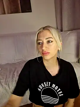 Snapshot of Fuck-Gina chatting on January 23, 10:11 pm Fuck-Gina online show from January 23, 10:11 pm