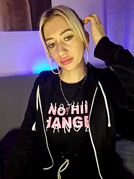 Snapshot of Fuck-Gina chatting on March 6, 12:32 am Fuck-Gina online show from March 6, 12:32 am