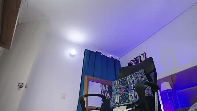Snapshot of lizzy_squirt chatting on January 17, 8:44 pm lizzy squirt online show from January 17, 8:44 pm