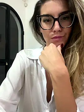 Snapshot of nicole_98 chatting on December 3, 10:41 pm nicole 98 online show from December 3, 10:41 pm