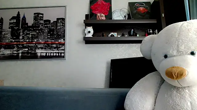stormylana online show from June 18, 1:17 am