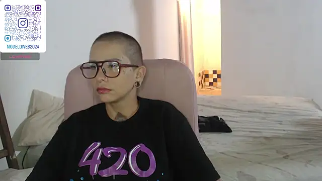 moon cat85 online show from February 5, 10:55 pm