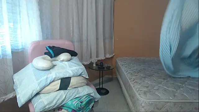 Snapshot of moon_cat85 chatting on July 13, 4:43 pm moon cat85 online show from July 13, 4:43 pm