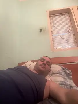 Snapshot of AlexandruUK chatting on May 27, 9:17 am AlexandruUK online show from May 27, 9:17 am