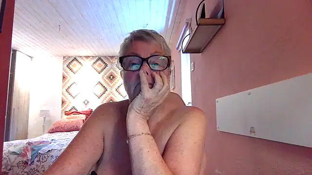 GrannyChrissy68 online show from September 11, 11:54 am