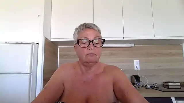 GrannyChrissy68 online show from September 22, 1:13 pm