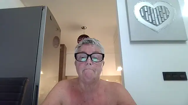 GrannyChrissy68 online show from October 1, 9:32 pm