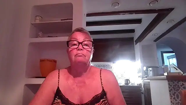 GrannyChrissy68 online show from October 25, 8:47 pm