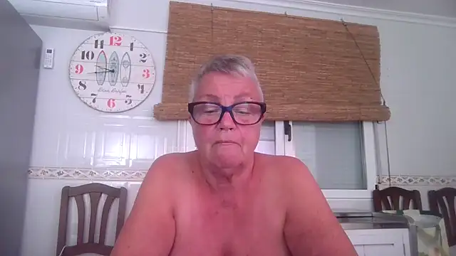 GrannyChrissy68 online show from October 29, 8:43 pm