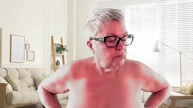 GrannyChrissy68 online show from February 13, 2:02 pm