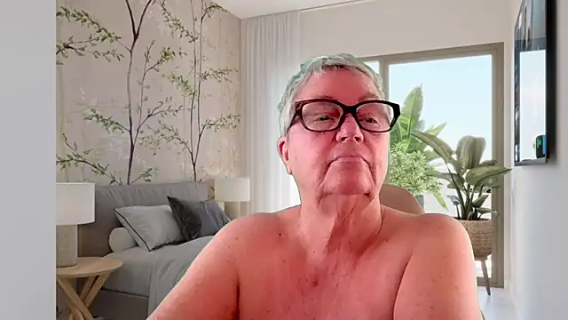 GrannyChrissy68 online show from June 17, 12:18 pm
