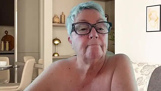 GrannyChrissy68 online show from June 25, 1:26 pm