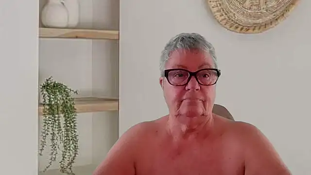 GrannyChrissy68 online show from June 28, 12:33 pm