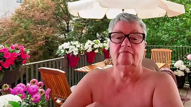 GrannyChrissy68 online show from July 7, 1:37 pm