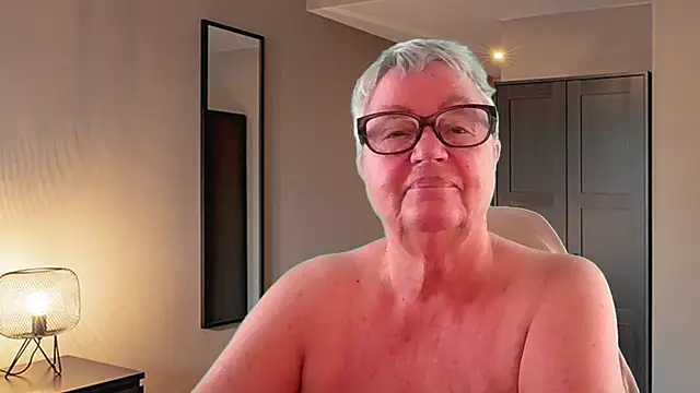 GrannyChrissy68 online show from July 30, 12:37 pm