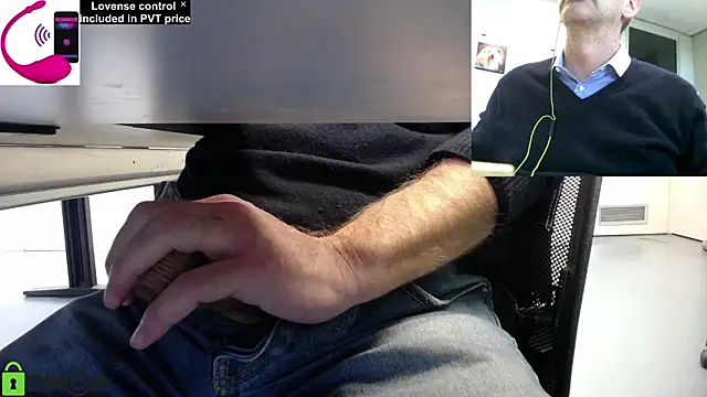 Snapshot of pliko chatting on November 10, 10:03 am pliko online show from November 10, 10:03 am