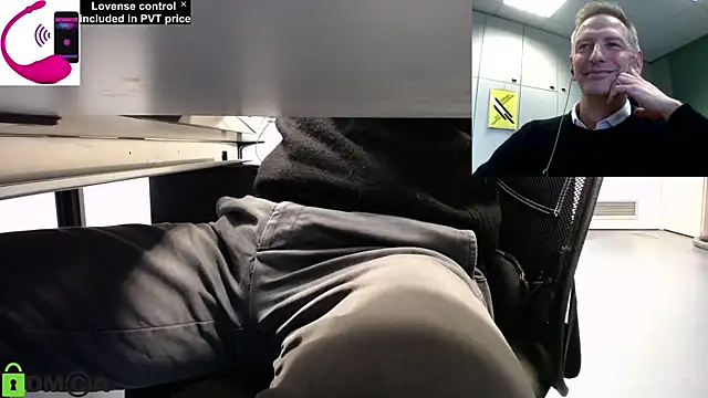 Snapshot of pliko chatting on December 1, 10:31 am pliko online show from December 1, 10:31 am