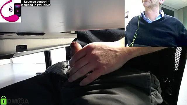 Snapshot of pliko chatting on December 5, 10:13 am pliko online show from December 5, 10:13 am