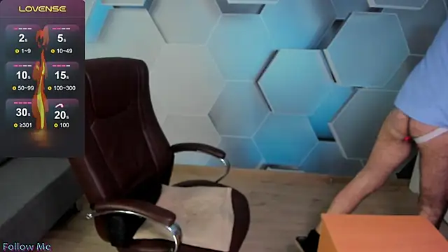 SteveTiger online show from November 28, 8:17 am